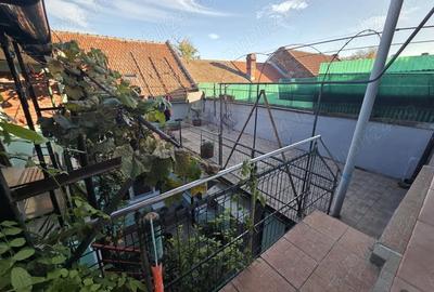 Casă cu 3 camere cu Canalizare în Central - 4