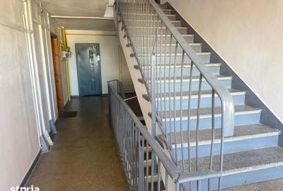 Apartament cu 2 camere semidecomandat în Micro 9 - 17