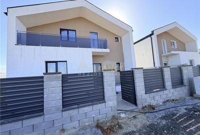 Casă individuală cu 4 camere cu Teren 320 Mp în Berceni