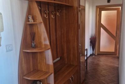 Apartament cu 3 camere decomandat în Lazaret - 2