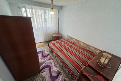 Apartament cu 3 camere decomandat, mobilat în CET - 3