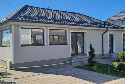 Spațiu comercial, de 120 mp, în Central - 4