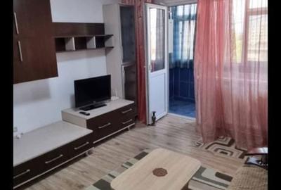 Apartament cu 2 camere semidecomandat în Casa de Cultură