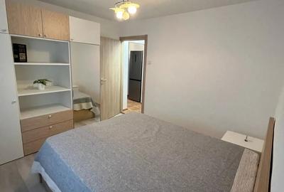 Inchiriez apartament 2 camere recent renovat , mobila Mobexpert , parchet -usi Pinum,totul nou - 1