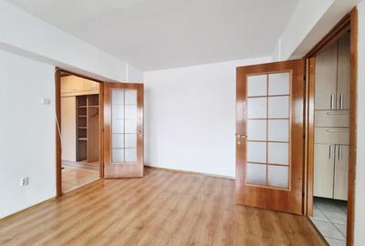 Apartament cu 3 camere semidecomandat în 1 Mai - 16