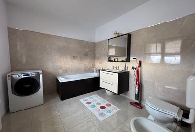 Apartament cu 3 camere decomandat, mobilat în Tractorul - 4