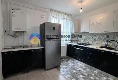 Apartament cu 4 camere decomandat, mobilat în Central