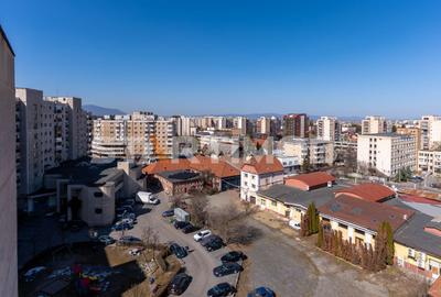 Apartament cu 4 camere decomandat în 13 Decembrie - 24