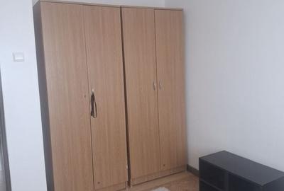 Apartament cu 3 camere semidecomandat în Central - 1