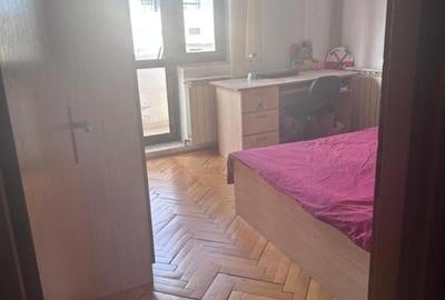 Apartament cu 3 camere în Tineretului