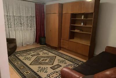 Inchiriez apartament cu o camera vizru1 - 2