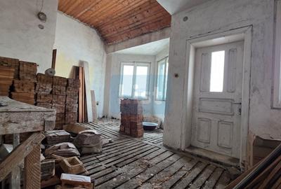 Casă cu 8 camere cu Teren 441 Mp în Central - 8