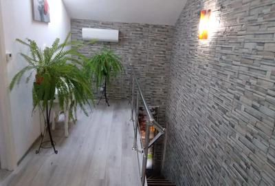 Vand casa 2 km de Targovi?te mobilata - 2