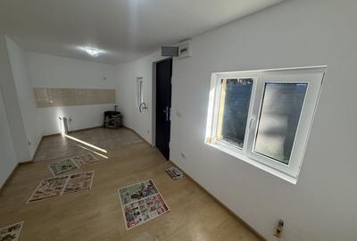 2 corpuri de Casă renovate + teren 125 mp Campina - 13