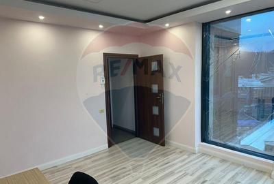 Spațiu comercial, de 14 mp, în 15 Noiembrie - 3