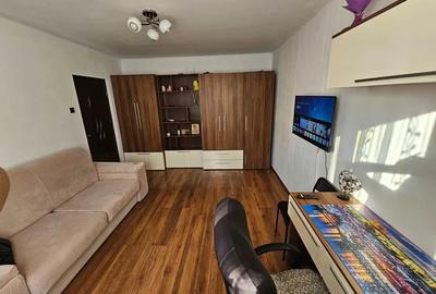 Garsoniera la etaj intermediar, situata in cartierul Astra - 1