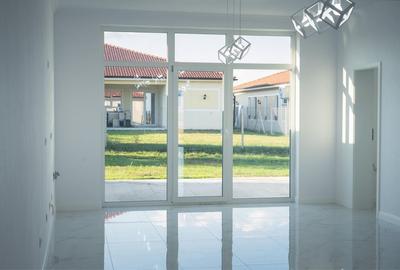 Casă cu 4 camere în Remetea Mare