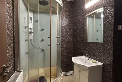 Apartament cu 3 camere decomandat în Calea București