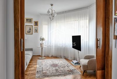 Apartament cu 4 camere decomandat, mobilat în P-ța Romană