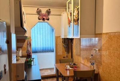 Apartament de vanzare, cu 2 camere, decomandat, zona Bartolo - 1