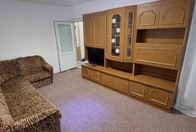 Apartament cu 3 camere, decomandat, zona Nicolina