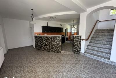 Casă cu 8 camere cu Teren 1110 Mp în Central - 12