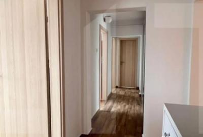 Apartament cu 5 camere decomandat în Aurel Vlaicu