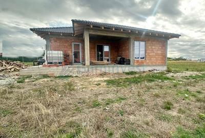 Casă individuală cu 4 camere cu Canalizare în Cihei - 1