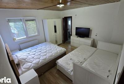 Casă cu 8 camere decomandat cu Teren 270 Mp în Poiana Țapului