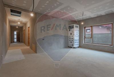 Duplex cu 3 camere cu Teren 325 Mp în Sânmihaiu Român - 11