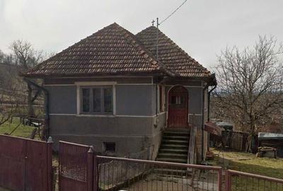 Casă cu 4 camere în Berindu