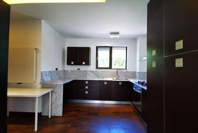 Vila duplex cu design modern in cartier rezidential - 1