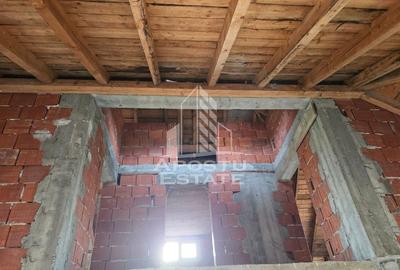 Casă cu 5 camere cu Teren 4421 Mp în Central - 8
