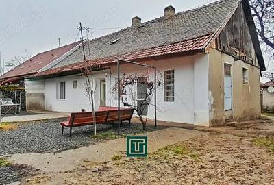 Casă cu 3 camere cu Canalizare în Aradul Nou