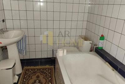 Casă cu Canalizare în Central