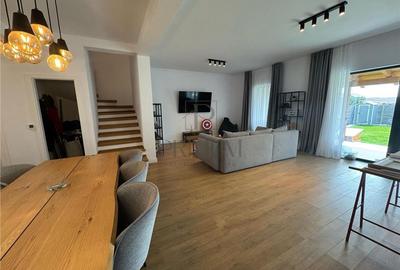 Duplex cu 5 camere cu Canalizare în Moșnița Nouă