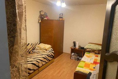 Vand casa locuibila la strada principala - 2
