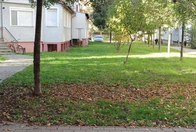 Apartament cu 3 camere semidecomandat în Carei