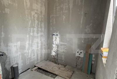 Casă cu 5 camere cu Teren 300 Mp în Dumbrăvița