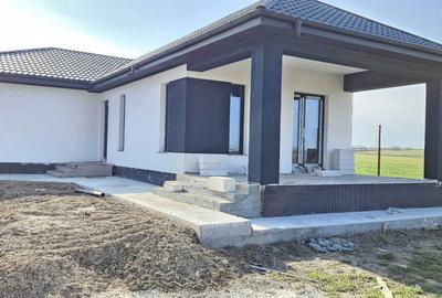 Casă cu 4 camere în Central - 1