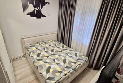 Apartament cu 2 camere semidecomandat în Craiovița Nouă