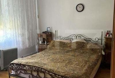 Casă cu 7 camere cu Teren 988 Mp în Central