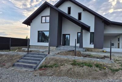 Casă cu 4 camere în Târgu Neamț - 4