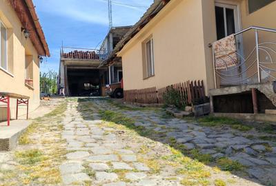 Casă cu 3 camere cu Teren 700 Mp în Central - 2