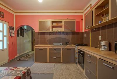 Comision 0% | De vânzare – Apartament la casă, parter | Săcele – Zona - 3