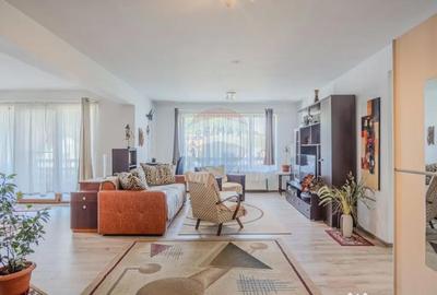 Casă cu 7 camere cu Garaj în Colonia 1 Mai - 1