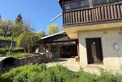 Casă cu 4 camere cu Teren 252 Mp în Central - 1