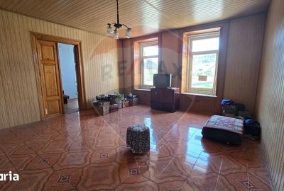 Casă cu 5 camere cu Teren 322 Mp în Central - 9