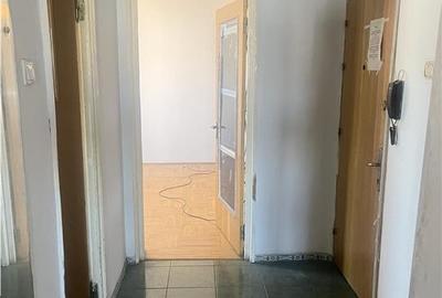 Apartament cu 4 camere decomandat în Tei - 2
