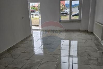 Spa?iu comercial de 40mp de inchiriat in zona 1 Mai - 3
